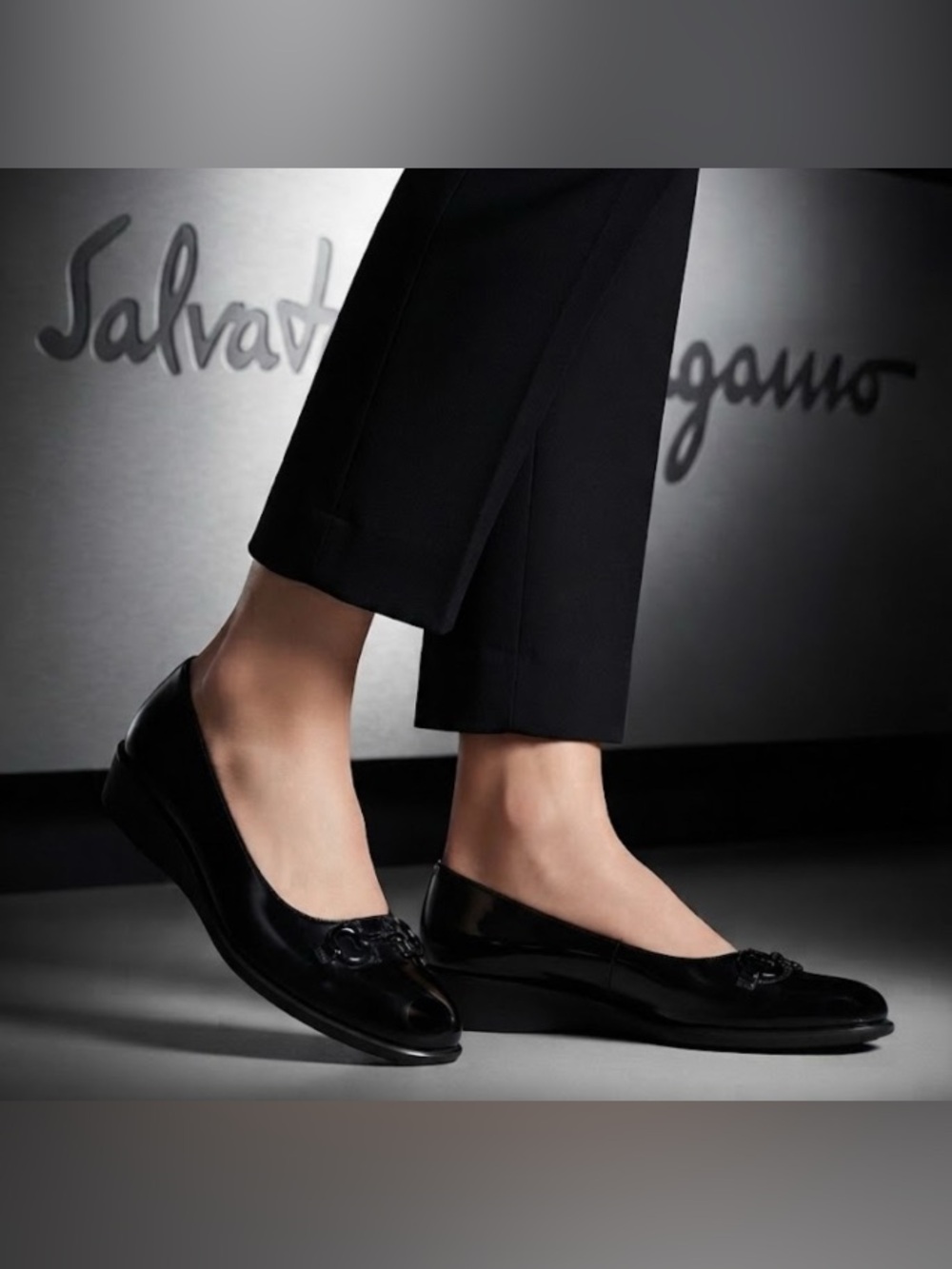 Authentic Salvatore Ferragamo luxury designer black Gancini leather flats 9 2A